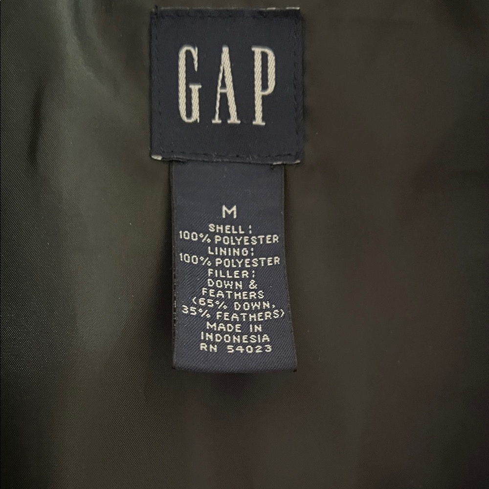 Gap Black Puffer Vest Y2K